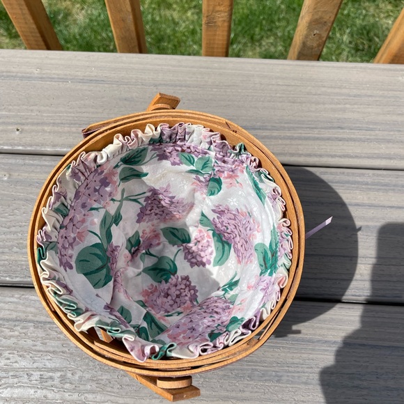 Longaberger 1994 Basket 6 1/2” x 6 1/2“ lilac cloth liner and ceramic ornament - Picture 2 of 5